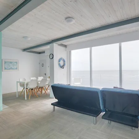 Casa de Férias Albatros 3br House Seafront Terrace - Aircon & Bbq